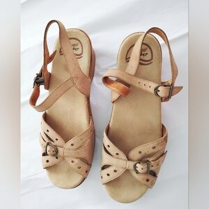 Dansko Light Brown Leather Sandals